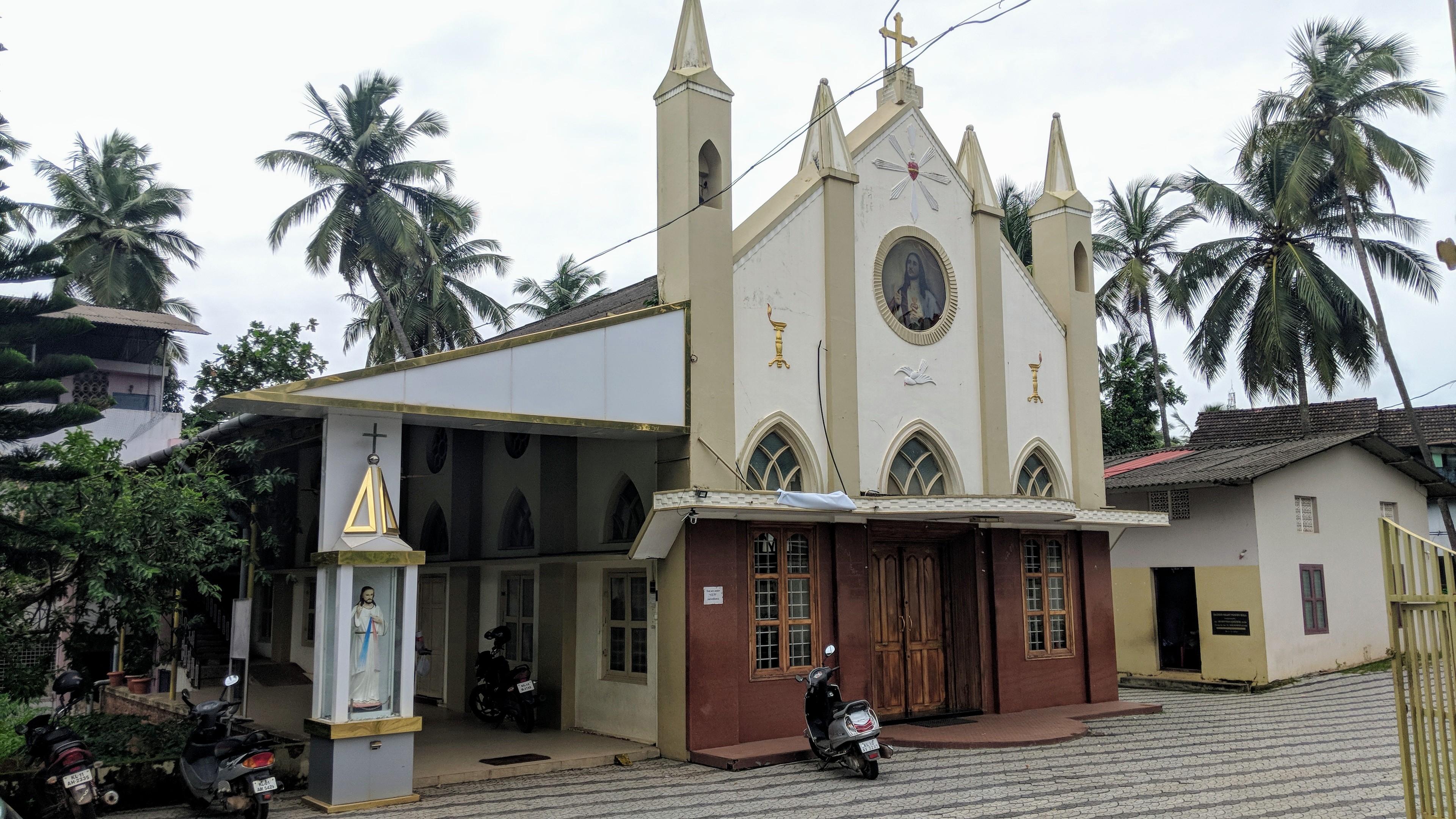 02 Sacred Heart Church Cheruvannur, Feroke